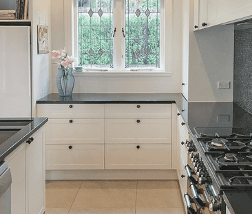 Beautiful 4 bedroom Villa in Birkehead - Photo 5