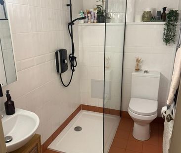 2 Bedroom Flat To Let - Photo 5