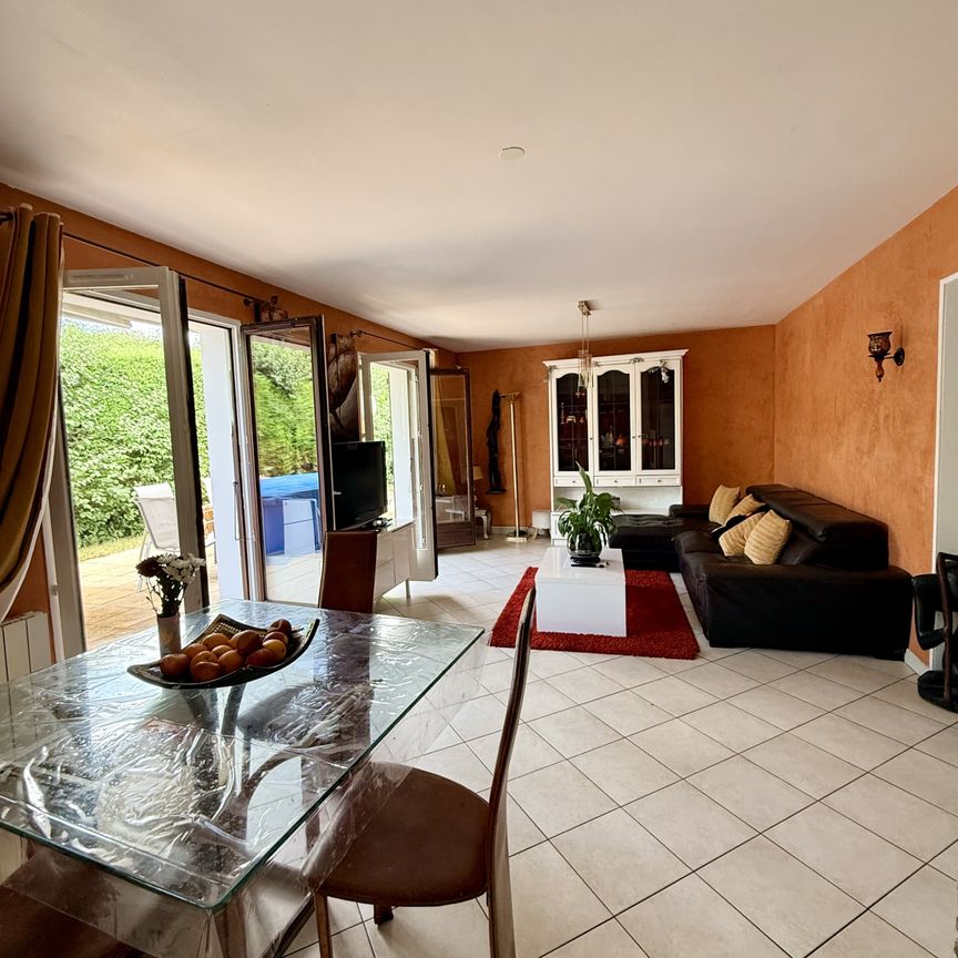Location Maison 5 pièces 112m² ST PIERRE EN FAUCIGNY 74800 - Photo 1