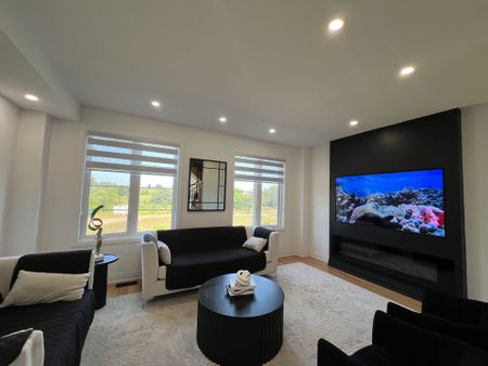 For Lease - 72 Waterside Way, Whitby, Ontario - Photo 2