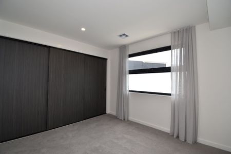 Brand-New Luxury Townhouse – a Perfect Blend of Style and Space - Photo 2