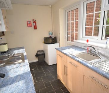 4 bed Mid Terraced House for Rent - Photo 3