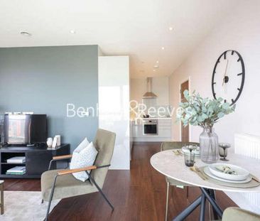 Avalon Point, Silvocea Way, E14 - Photo 2