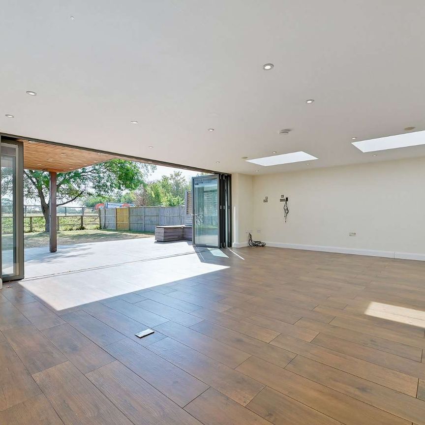 A modern family home offering bright and stylish accommodation arranged over two floors - Photo 1