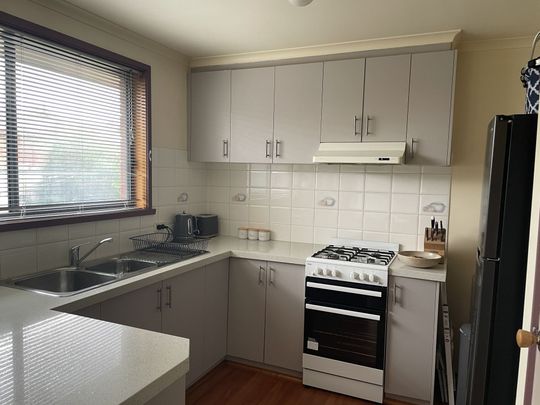 1/7 Gresham Court Golden Square VIC - Photo 1