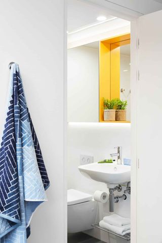 Signature Plus Studio, Queen Bed - Photo 3