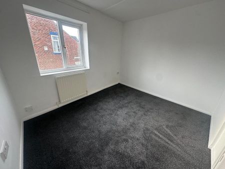 4 bedroom end of terrace house to rent - Photo 5