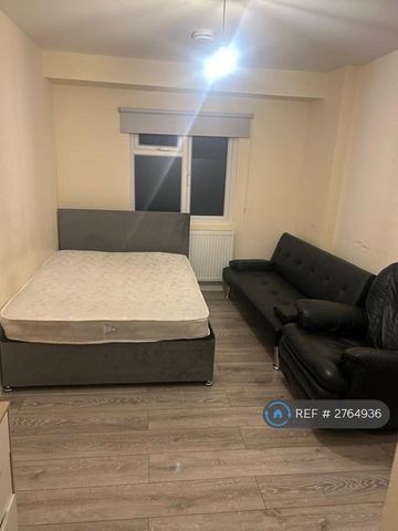 1 bedroom in a house share to rent - Photo 3