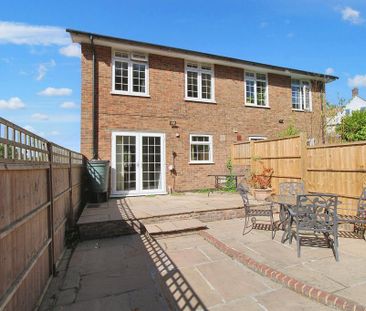 3 bedroom end of terrace house to rent - Photo 2
