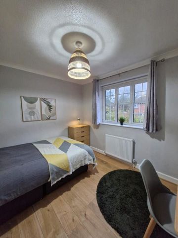 1 bedroom in a house share to rent - Photo 2