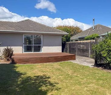 Renovated Three Bedroom Home With Spacious Grounds - Photo 3