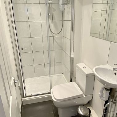 5 double Bedroom student house in a fantastic location - Photo 1