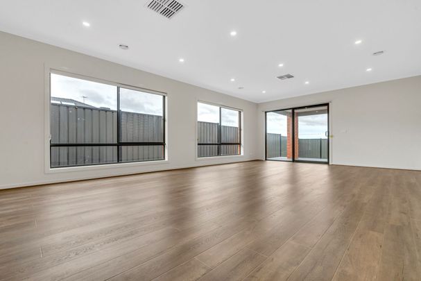 Lovely Residence In A Thriving Estate.. - Photo 1