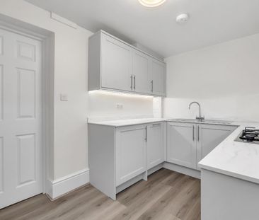 2 bedroom Flat To Let Total Size: 894 SQ FT - Photo 4