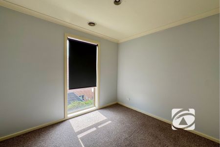 FRESHLY PAINTED THROUGHOUT UNIT IN GREAT LOCATION! - Photo 4
