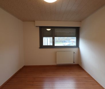 Een ruim appartement op de verdieping met 2 slaapkamers, terras en ... - Photo 3