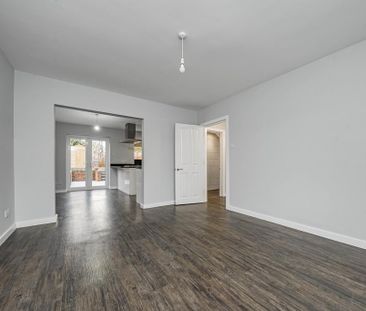 4 bedroom terraced house to rent - Photo 3