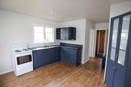 STUDENT ACCOMMODATION – THREE BEDROOM HOUSE + STUDY - Photo 5