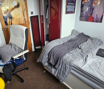 6 Bed - 69 Headingley Avenue, Headingley, Leeds - LS6 3ER - Student - Photo 1