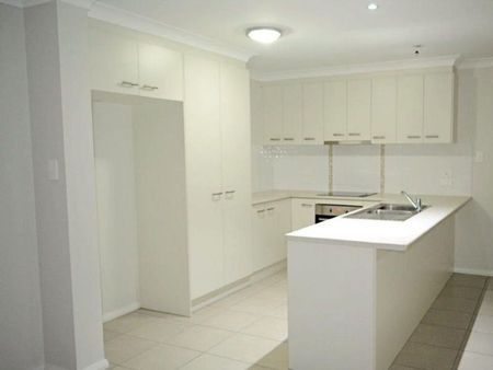 MODERN FAMILY HOME WITH SPACE & COMFORT - Photo 5