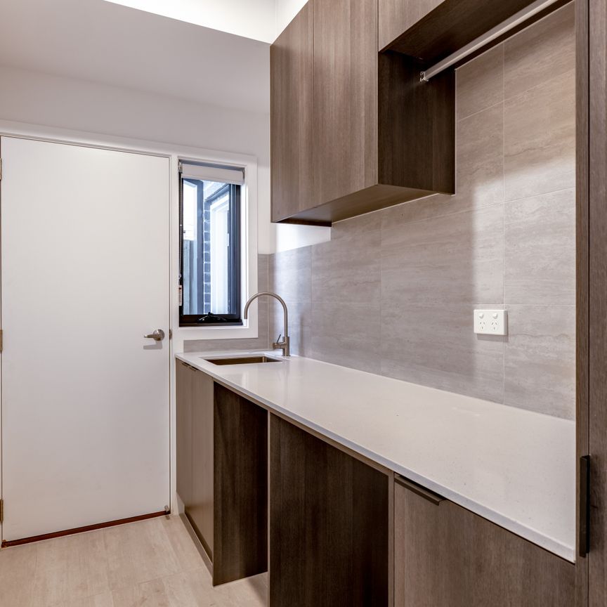 1A/174 Kangaroo Road, Hughesdale VIC 3166 - House For Rent | Domain - Photo 1