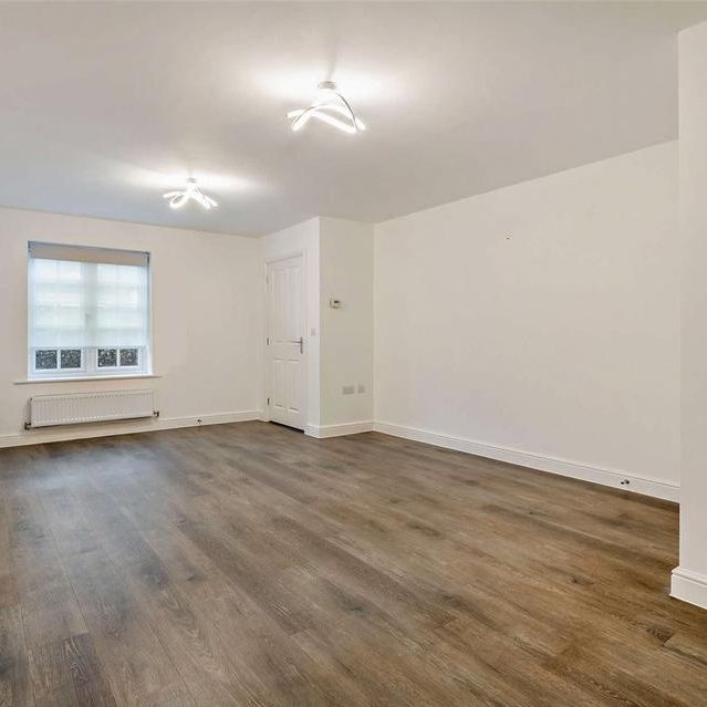 3 bedroom end of terrace house to rent - Photo 1