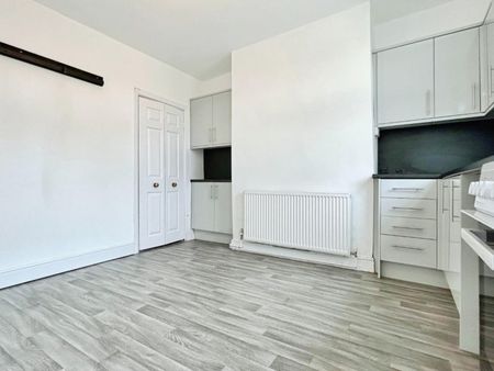 2 bedroom House To Let - Photo 2