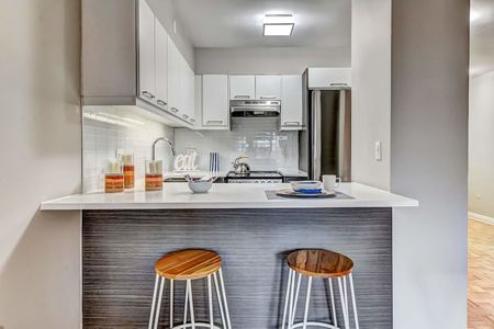 2050 Boulevard de Maisonneuve Ouest, Montréal, QC - Photo 2