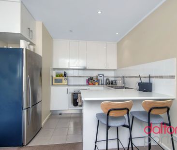 Sunny Apartment 170m from Dixon Park Beach - Photo 6