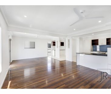 12 Poinciana Boulevard, Broadbeach Waters QLD 4218 - House For Rent... - Photo 2