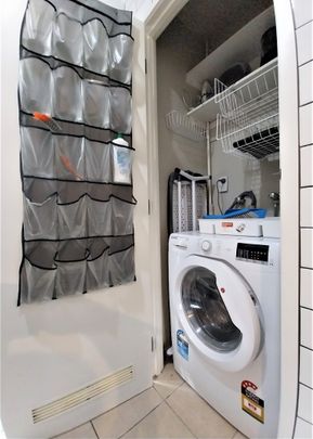 Parkside Furnished Apt with Car Park/Free Power/ Water/ Wifi - Photo 1