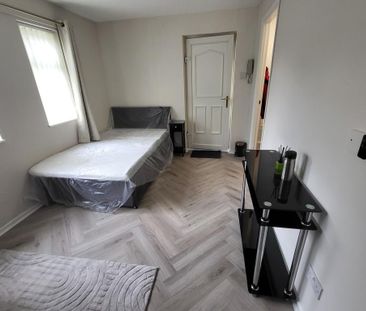 Studio to rent - Photo 6