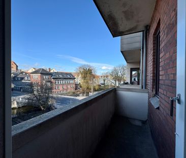 Lys 2 værelses lejlighed med altan i Odense C - Foto 3