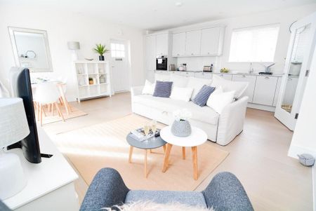 2 bedroom mews to rent - Photo 5
