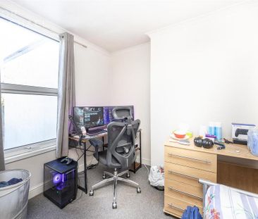 6 bedroom terraced house to rent - Photo 2
