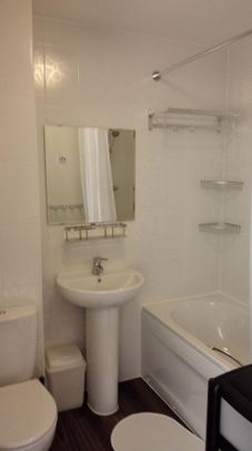 4 bedroom semi-detached house to rent - Photo 1