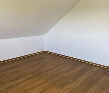 1 Raum Dachgeschosswohnung in Reinsdorf renoviert ab sofort zu vermieten - Photo 3