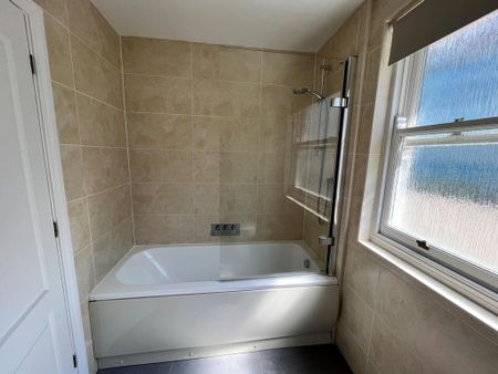 4 bedroom terraced house to rent - Photo 4