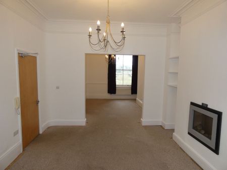 2 bed Apartment - To Let - Photo 4