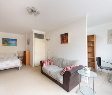 Studio to rent - Photo 1