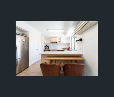 A luxury New Renovated Modern Three-Bedroom Townhouse . - Photo 4