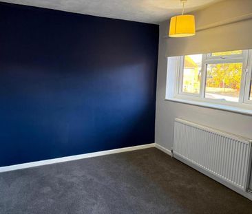 2 bedroom end of terrace house to rent - Photo 3