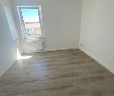 Moderne 2 Raum Wohnung Balkon Werdau ab sofort zu vermieten - Foto 1