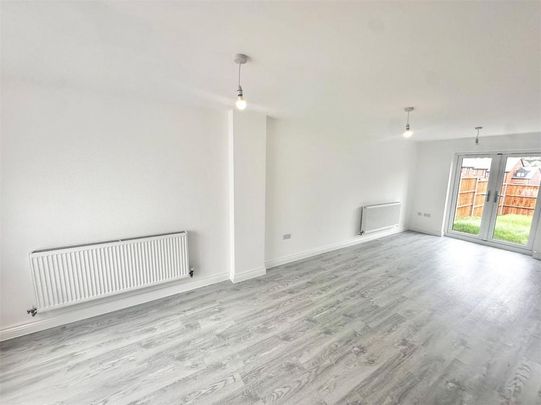 3 bedroom terraced house to rent - Photo 1