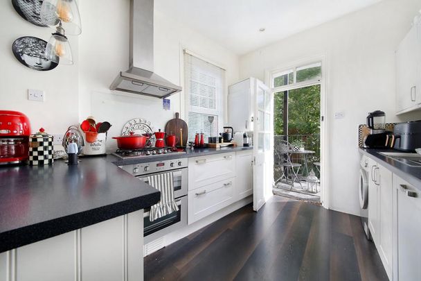 3 bedroom flat to rent - Photo 1