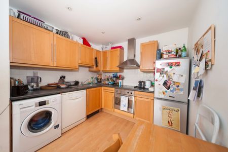 Stunning & Modern 1 Bedroom Apartment for Rent in SW2 - Photo 5