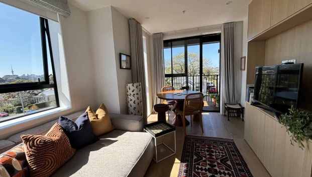 STYLISH TWO BEDROOM APARTMENT - Photo 1