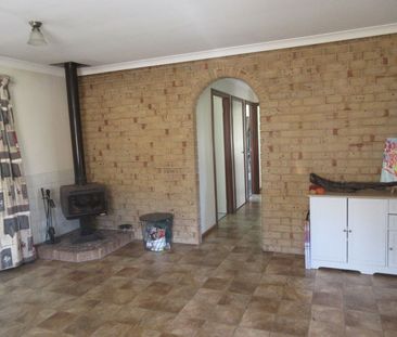 Family home just over a kilometre to the beach - Photo 1