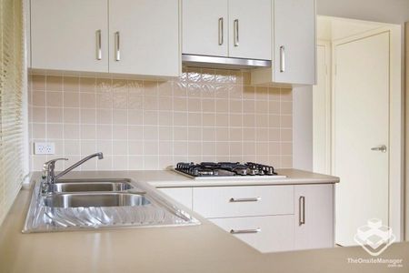 Townhouse break lease 530pw now and 580pw in February - Photo 4