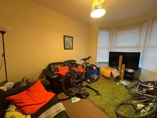 4 bedroom semi-detached house to rent - Photo 1